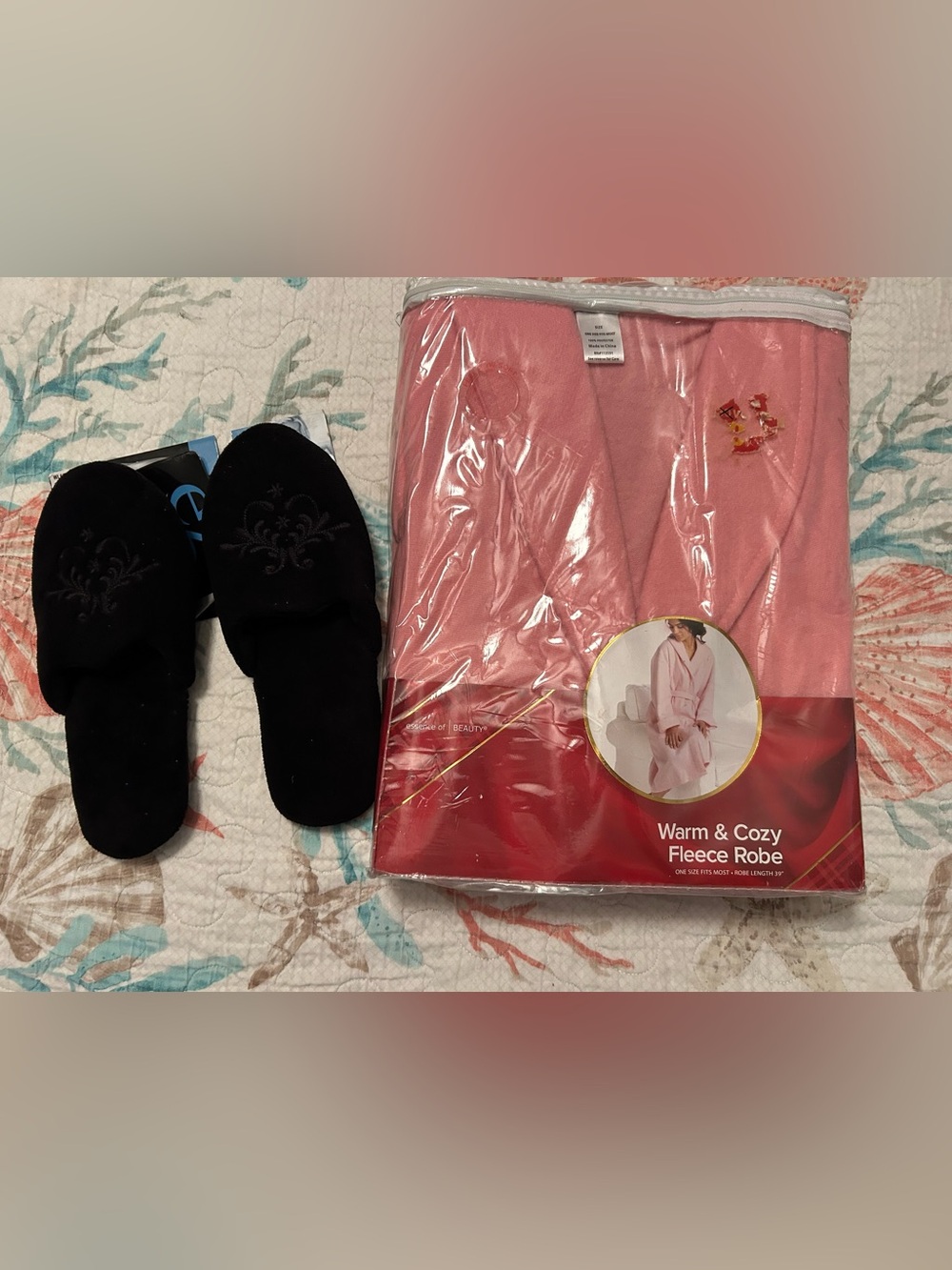 Vintage pink robe& black slip-on house slippers